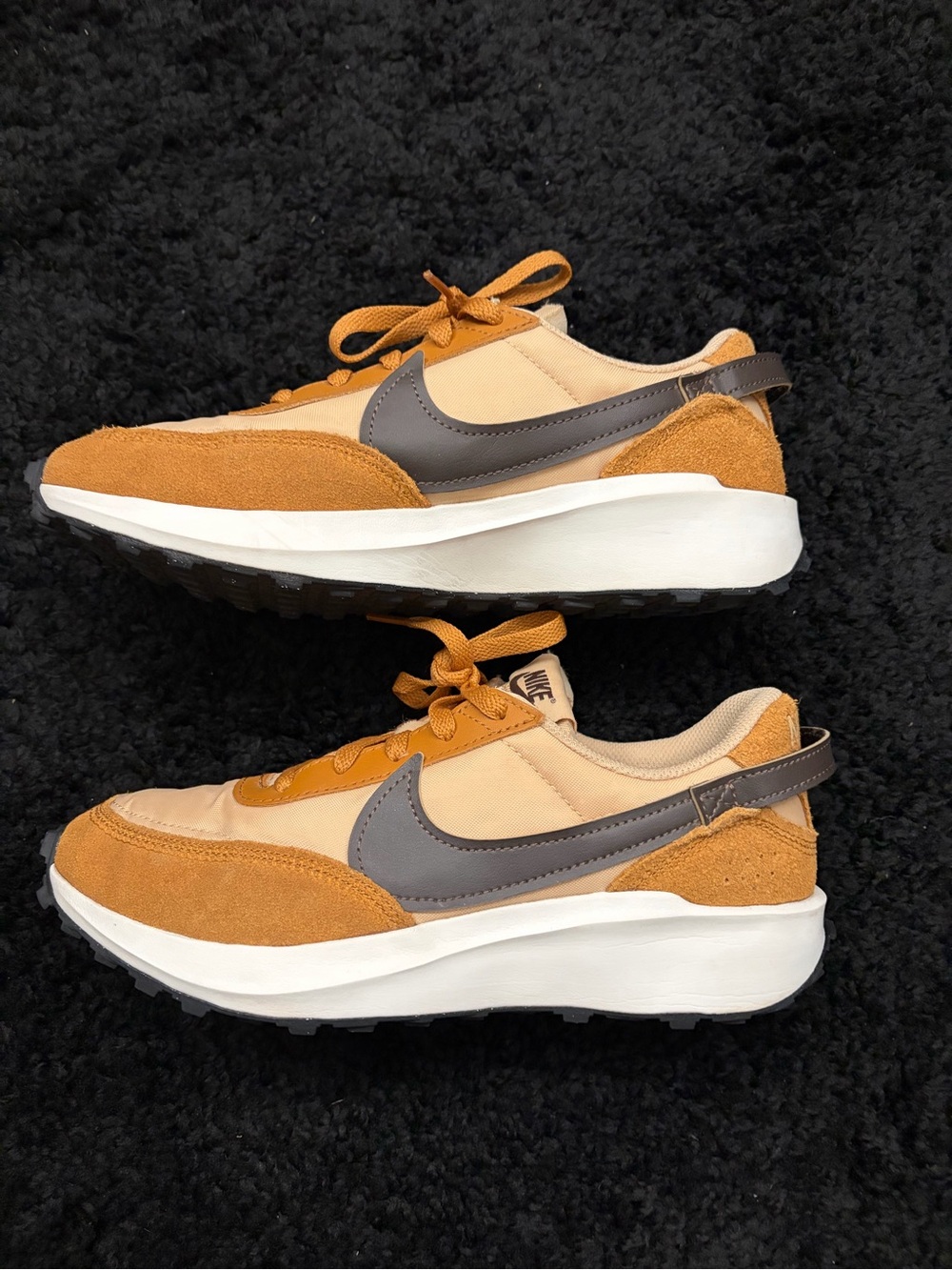 Like NEW ladies Nike Sneakers size 8